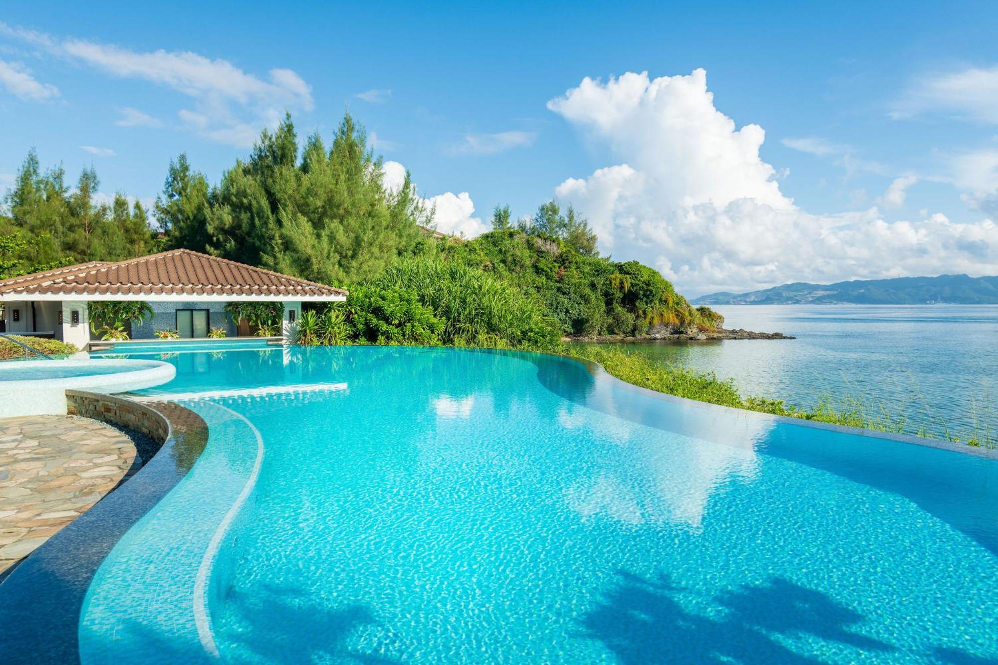 Отель Halekulani Okinawa Онна Экстерьер фото