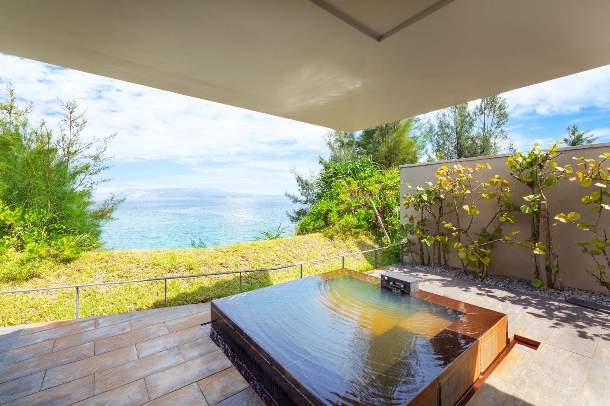 Отель Halekulani Okinawa Онна Экстерьер фото